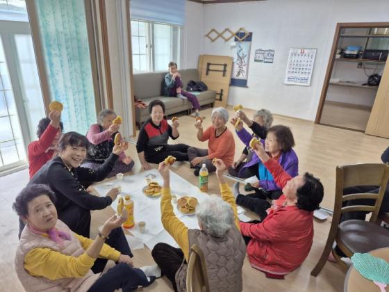 대한노인회 영동군지회, 경로당에서 ‘호떡 만들기’추진 이미지