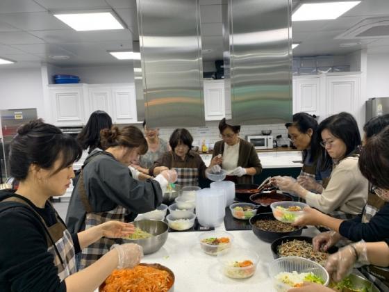 영동군가족센터, 정성 담은 도시락으로 따뜻한 나눔 실천 이미지