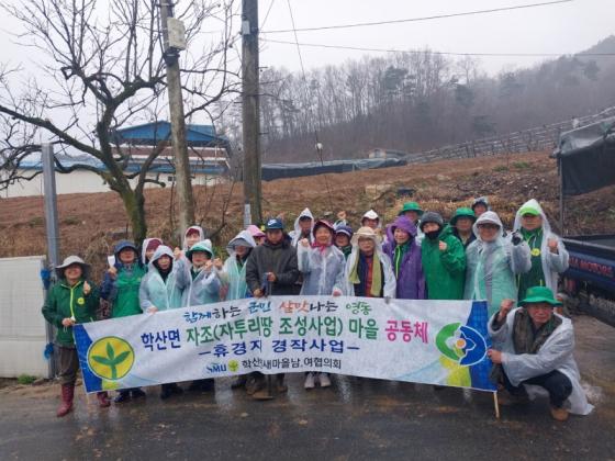 학산면 새마을협의회, 사랑의 감자 심기 이미지