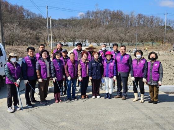 용산면 주민자치위원회, 법화천 환경정화 활동 이미지