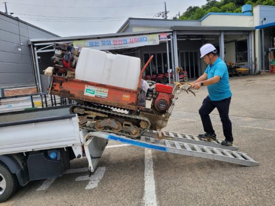 영동군, 농업기계 안전사고 예방 안전모 보급 이미지