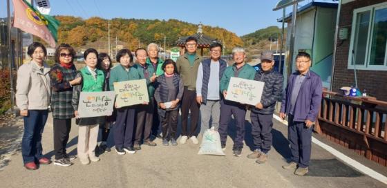 영동군 새마을회, 학산면 화재 피해가구에 성금·쌀 전달 이미지