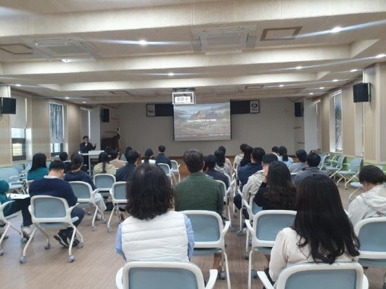 영동군 공무원, 건축업무 역량 강화 교육 직접 강의 나서 이미지