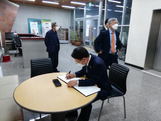 국민권익위원회 부위원장 노근리평화공원 방문 이미지